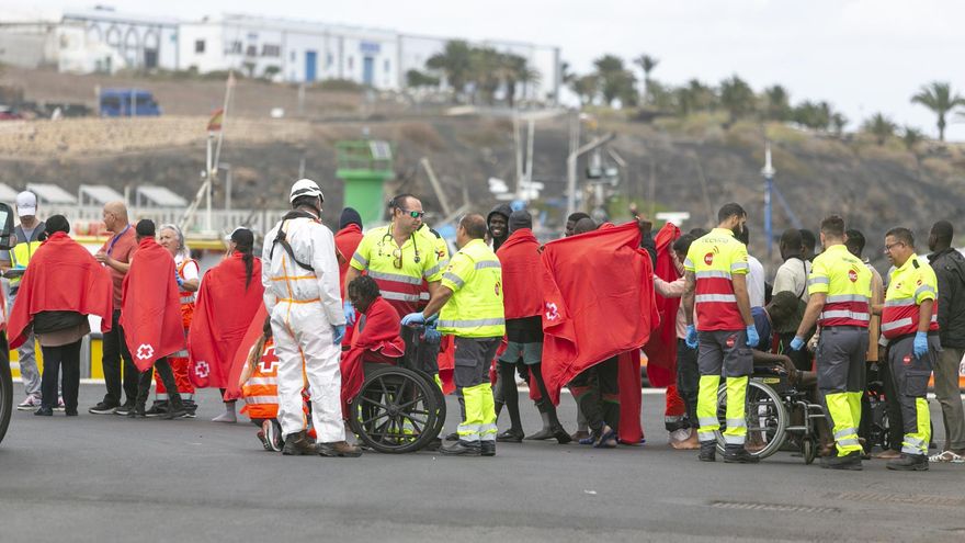Salvamento vive otra jornada de rescates en Canarias: 548 migrantes de diez pateras