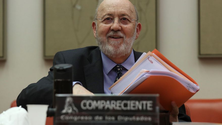 El presidente del Centro de Investigaciones Sociológicas, José Felix Tezános, comparece en la Comisión Constitucional del Congreso de los Diputados para explicar la metodología del barómetro de abril, que fue cuestionado por la redacción de una de sus pre