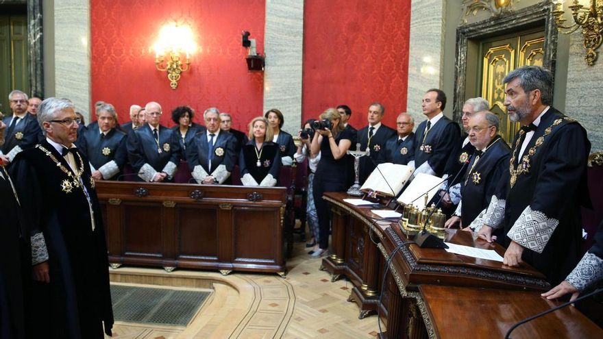 El presidente del Supremo, Carlos Lesmes, durante la toma de posesión de Luis Díez Picazo como presidente de la Sala de lo Contencioso-Administrativo.
