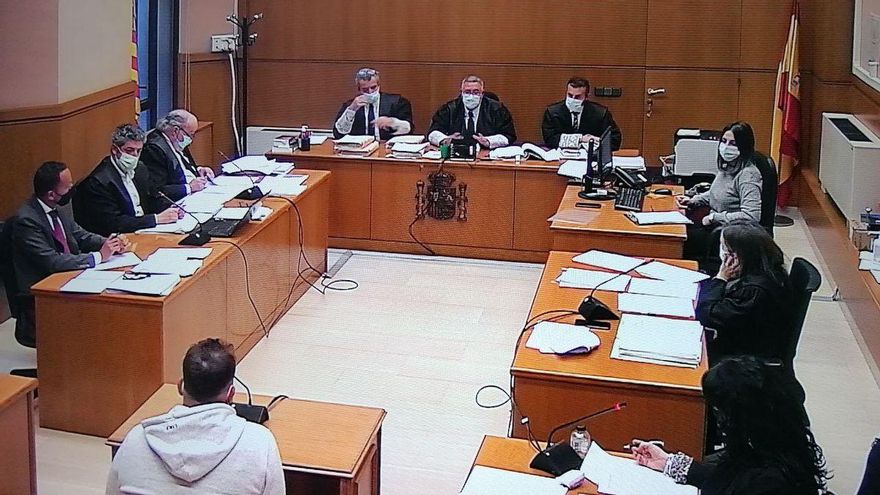 Condenados a 20 años de cárcel tres hombres por violar en grupo a una joven en Molins