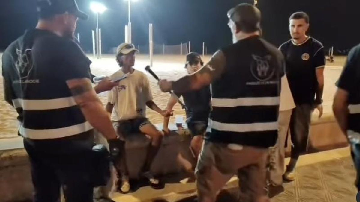 Fascistas que dan lecciones a palos