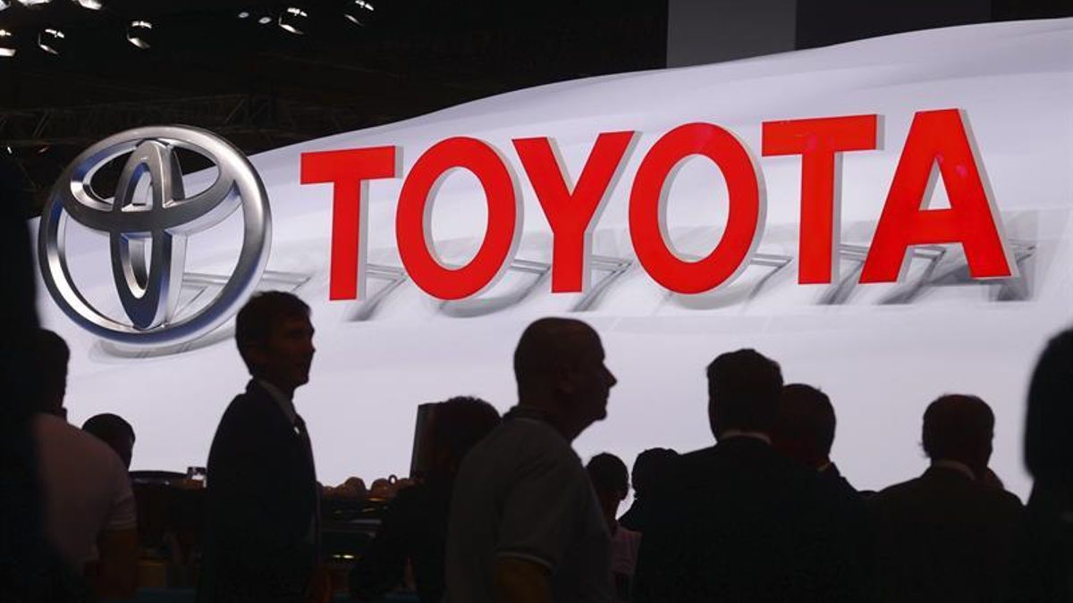 Trump amenaza a Toyota con aranceles si construye una nueva planta en México