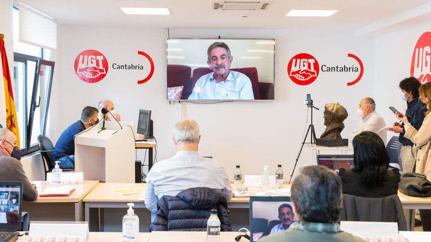 El presidente de Cantabria, Miguel Ángel Revilla, interviene por videoconferencia en la apertura del XIV Congreso Regional de UGT Cantabria