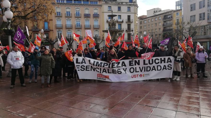 Limpiadoras en huelga en Huesca: cobran menos de 800 euros y quieren “unas condiciones decentes”