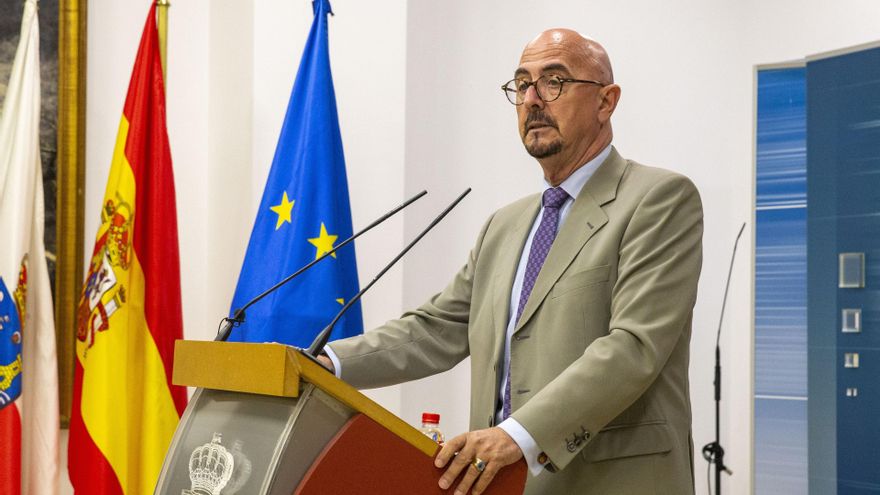 El consejero de Salud no es partidario de que los consultorios rurales de Cantabria tengan médicos propios: "Nadie se quiere aislar"