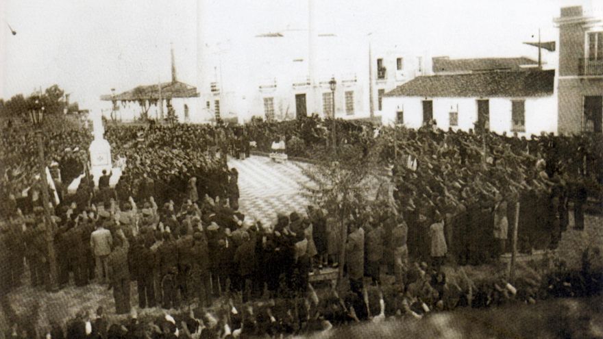 Inauguración de una Cruz de los Caídos en 1939