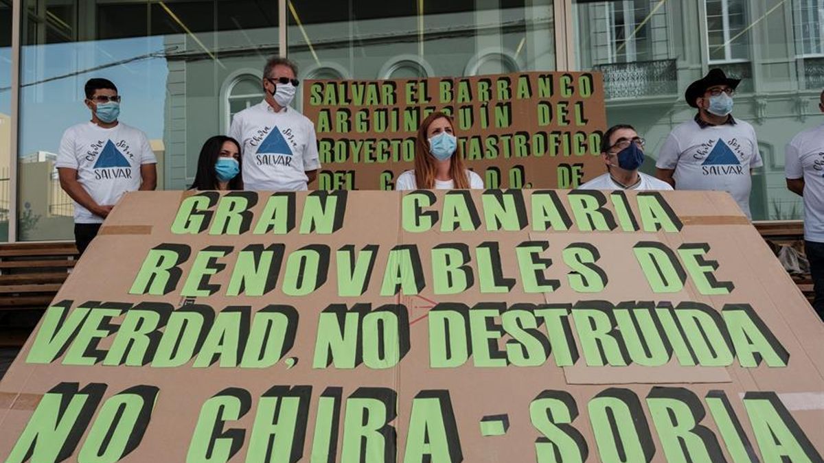 La plataforma Salvar Chira Soria, barranco de Arguineguín durante una rueda de prensa para explicar su oposición a la construcción de la central hidráulica de bombeo entre las presas.