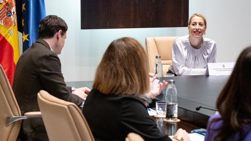 Guardiola hace el enésimo guiño a Vox y permite tramitar la ley que acabará con la memoria histórica en Extremadura