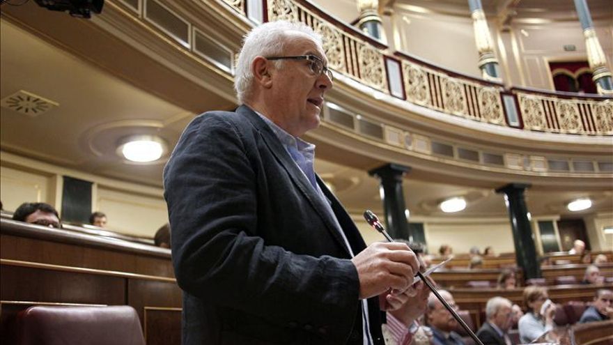 IU comienza su campaña de recogida de firmas para pedir la dimisión de Rajoy