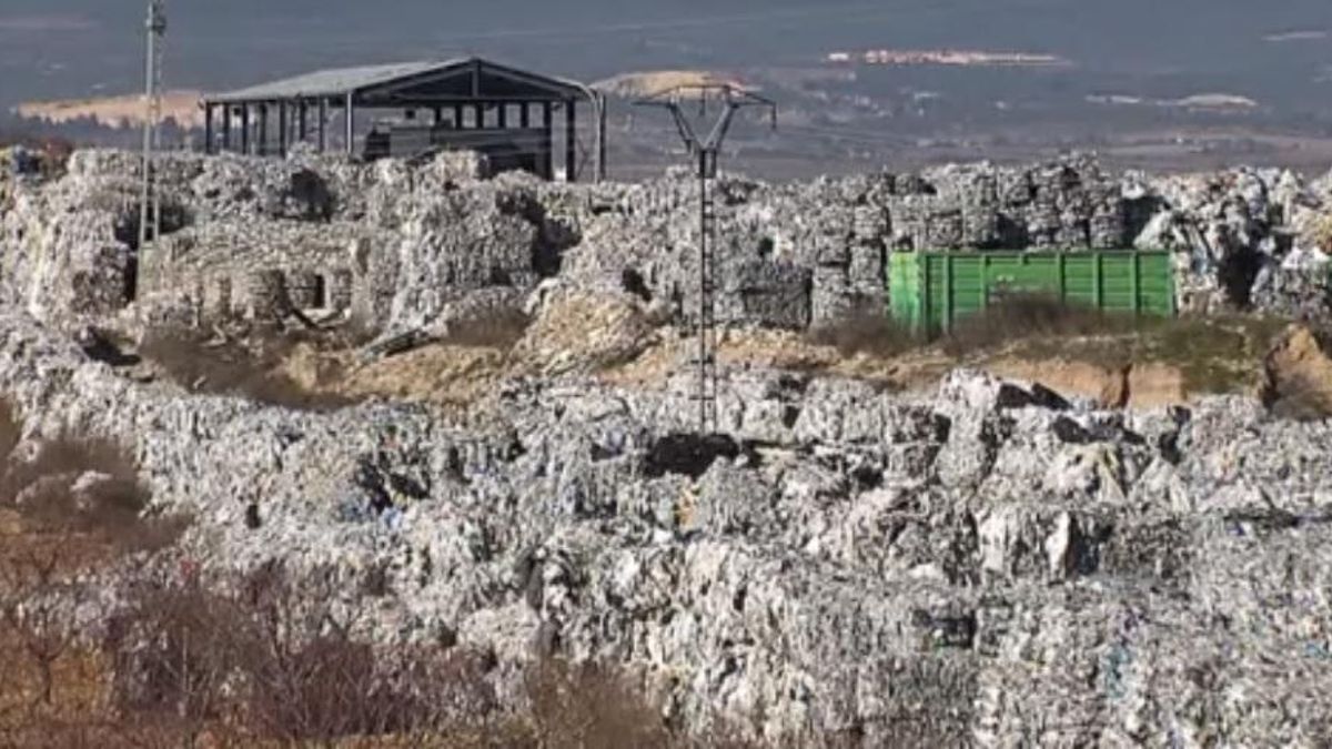 Imagen del vertedero de plásticos cerrado en Utiel.