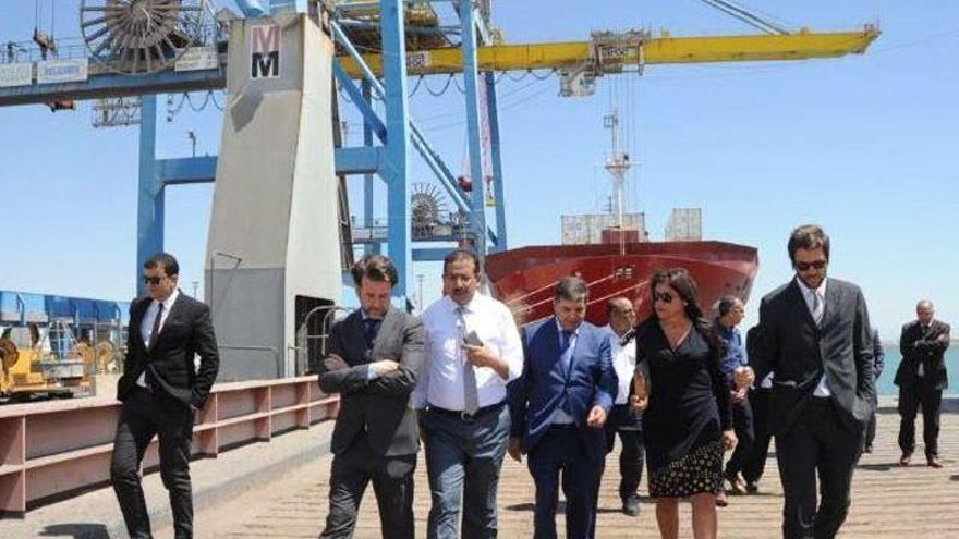 Imagen con Carlos Alonso en instalaciones portuarias de Agadir, en este viaje oficial