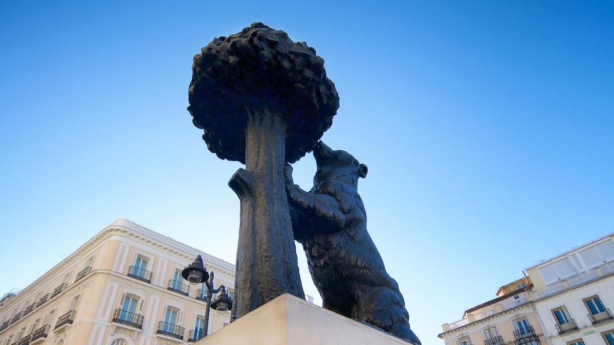 La historia detrás del escultor del Oso y el Madroño de la Puerta del Sol, el símbolo madrileño con origen en Villena