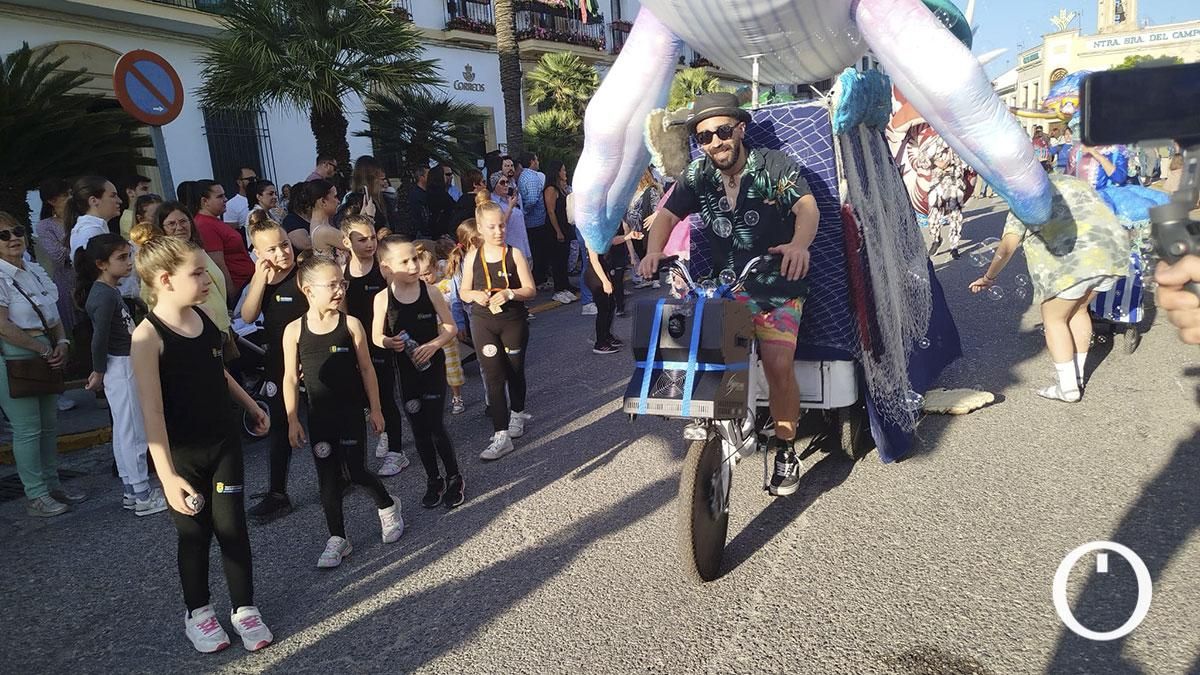 El mundo marino emerge en las Calles en Flor de Cañete