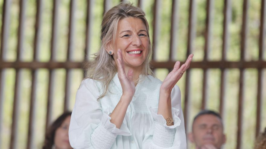 La líder de Sumar, vicepresidenta segunda y ministra de Trabajo y Economía Social, Yolanda Díaz, interviene en un mitin en la Pista Polideportiva de Cimavilla, en Gijón.