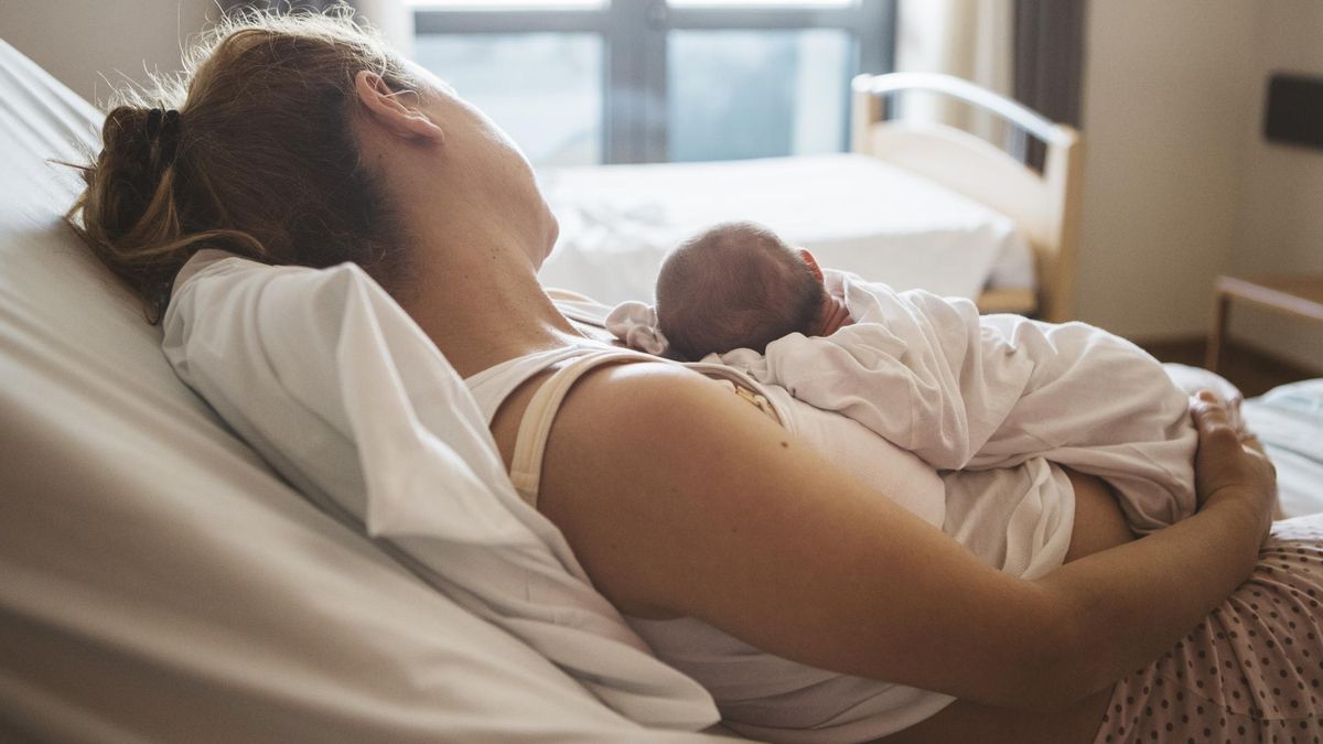 "Hay muchas cosas importantes que atender en las primeras horas. Además, la planta de maternidad debería ser un lugar tranquilo para todas las mamás y bebés", dice la ginecóloga Patricia Pinto.