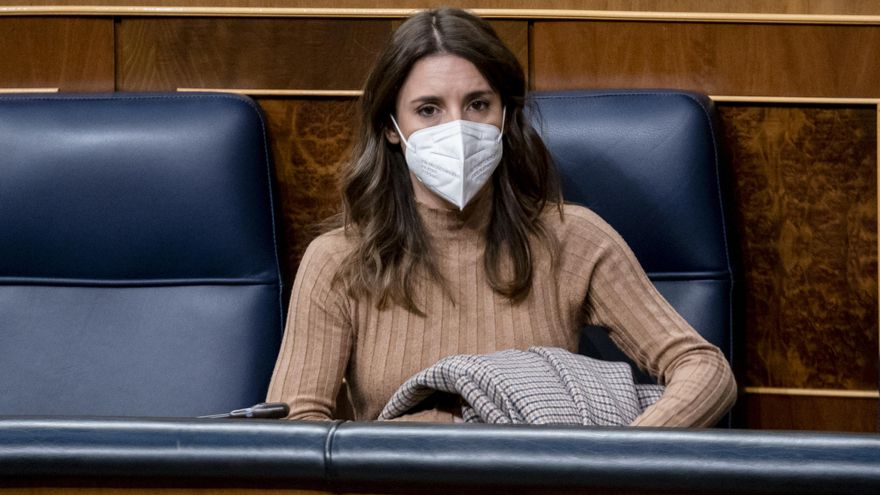 La ministra de Igualdad, Irene Montero, en una sesión plenaria, en una imagen de archivo.