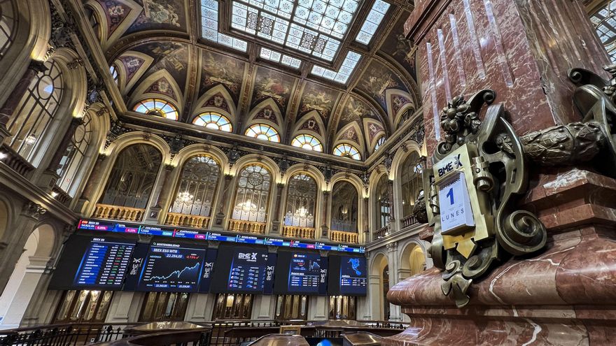 El IBEX 35 cierra plano pero mantiene los 14.900 puntos sin la referencia de Wall Street