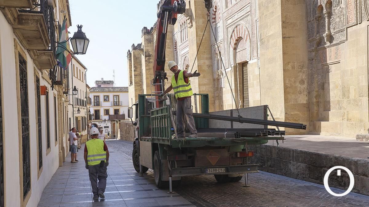 Comienzan los trabajos de restauración en la capilla incendiada en la Mezquita Catedral