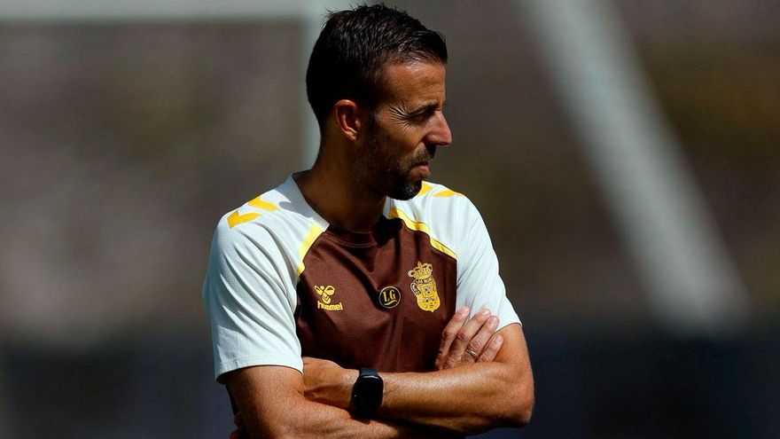 Luis García destaca que Las Palmas sigue creciendo en la idea de juego