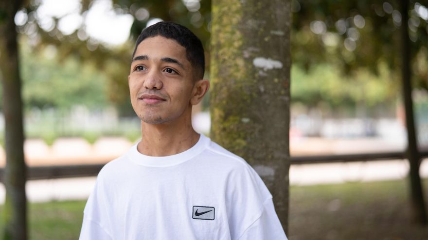 Yassine, que ahora tiene 21 años, recibió el trasplante a vida o muerte con 15 años.