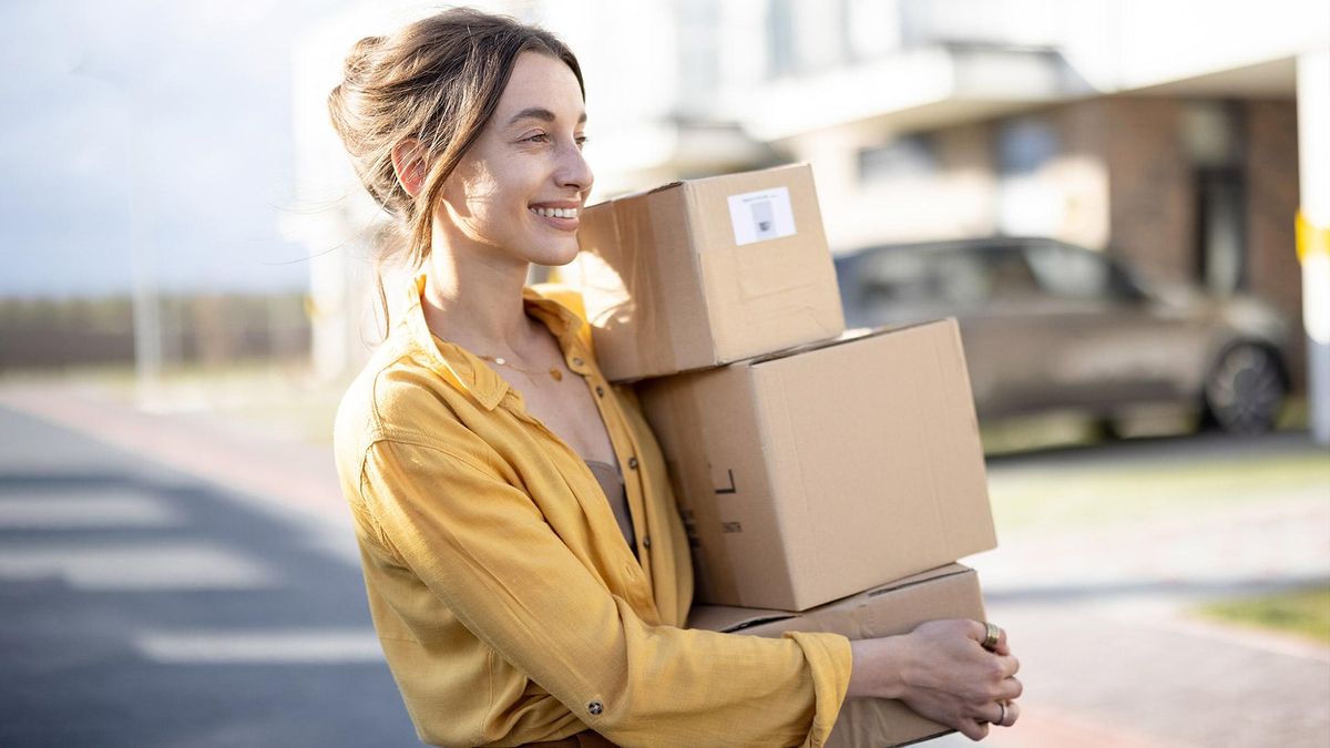 Portada reportaje Correos | Correos recuerda lo verdaderamente urgente de este 'Black Friday'