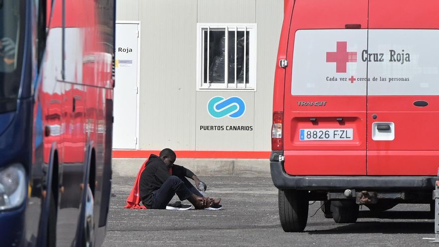 "Se ve el Teide": la llamada de alerta desde un cayuco que llegó este sábado a El Hierro con 171 personas