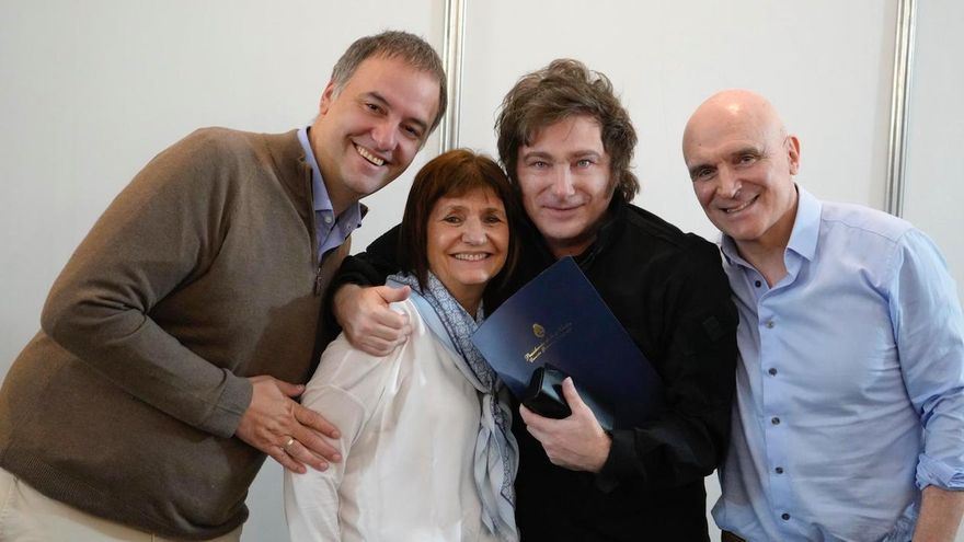 Milei defendió a Bullrich y advirtió que habrá más represión en las protestas: "Los hijos de puta que andan con trapos son los malos"