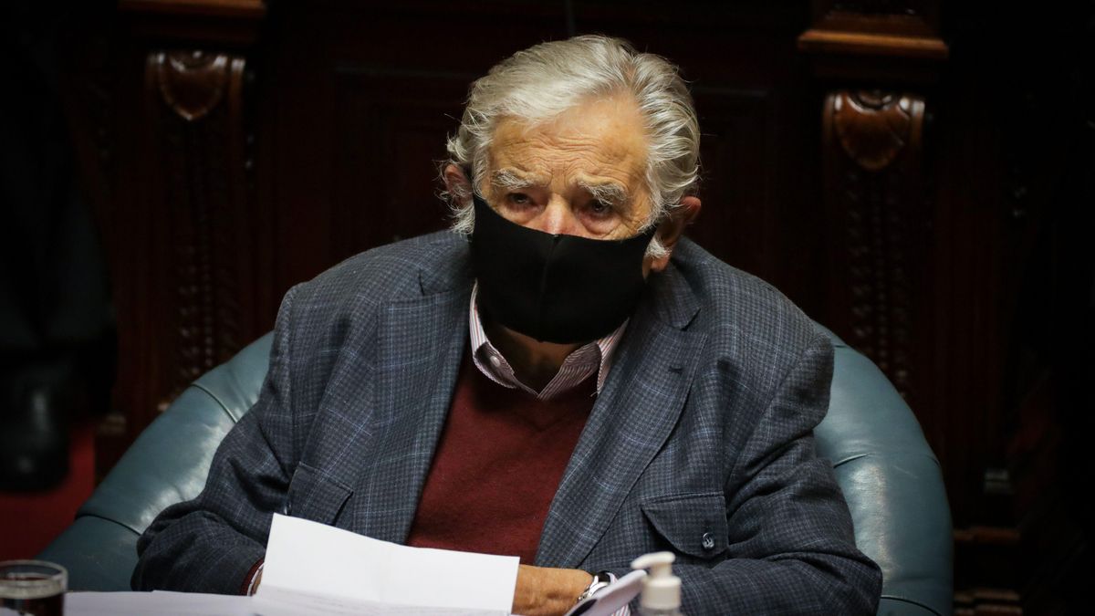 El expresidente uruguayo José Mujica participa en una sesión del Parlamento hoy, en Montevideo (Uruguay). EFE/Raúl Martínez