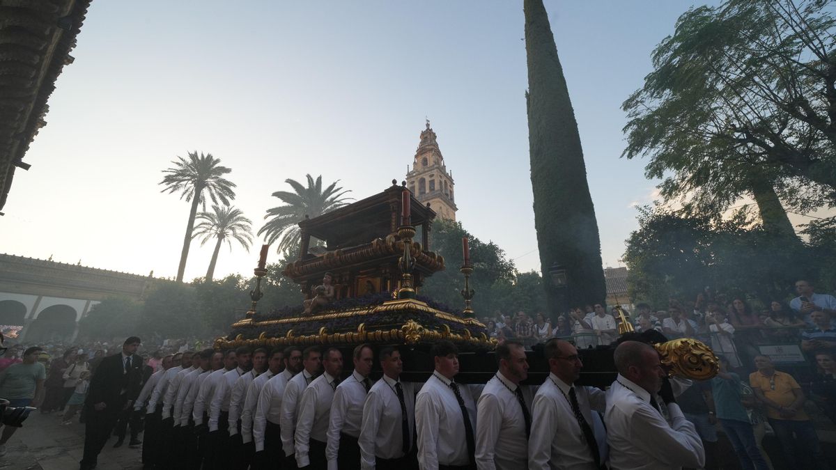 Traslado del Santo Entierro del Carpio tras el Magno Vía Crucis