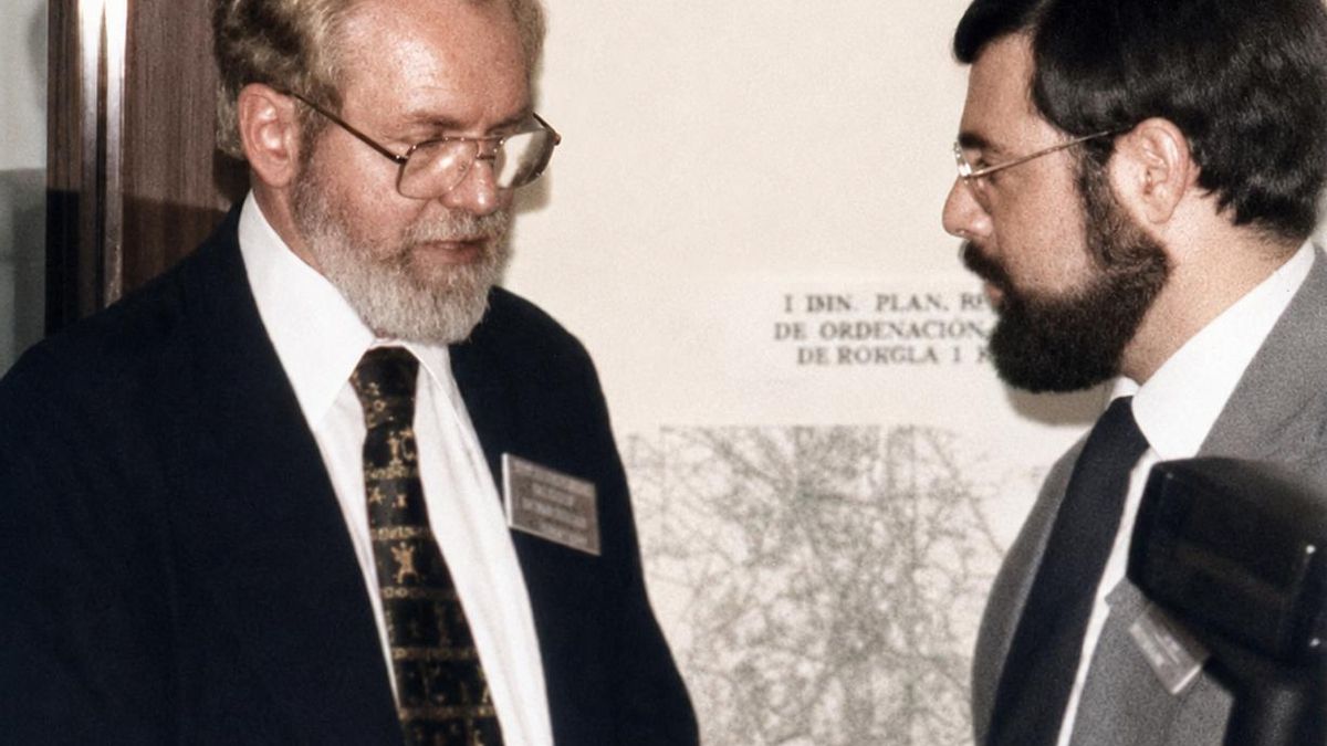 Ballester Olmos, con el astrofísico norteamericano J. Allen Hynek.