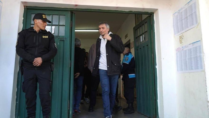 Máximo Kirchner votó en La Plata.