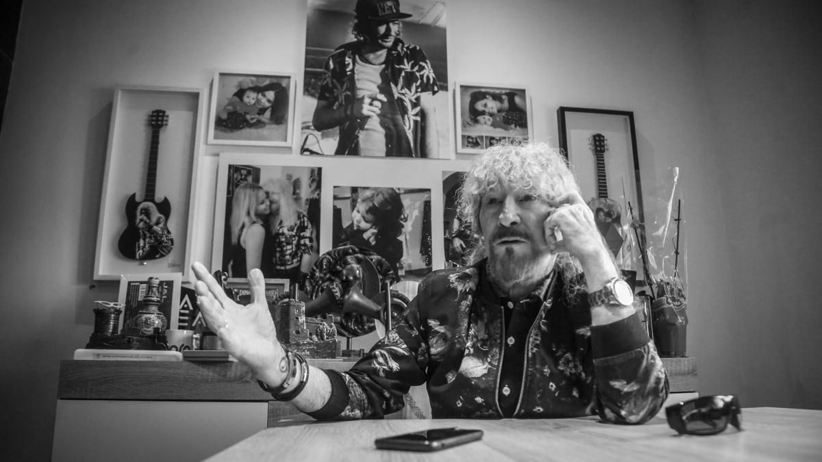 Entrevista N&B a Manuel Martínez, cantante y líder de Medina Azahara