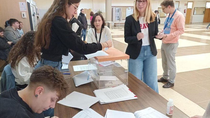 La Universidad de León vota a su próximo birrete negro que ostentará el poder durante seis años
