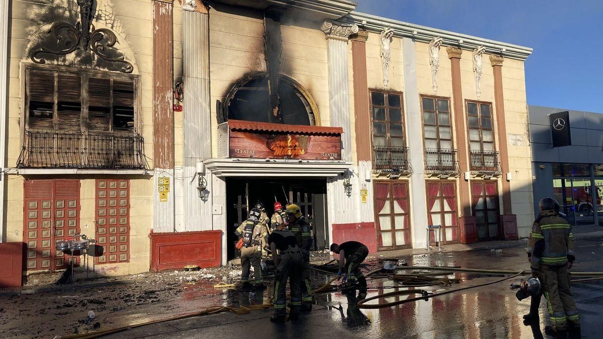 Fachada de Teatre tras el incendio