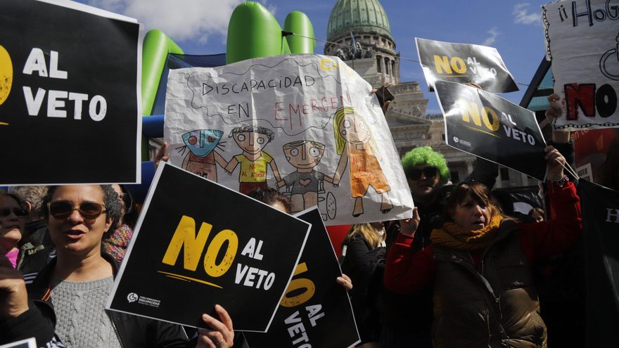 "Vamos a seguir peleando más allá de la ley": la calle acompañó al Congreso por la Emergencia en Discapacidad