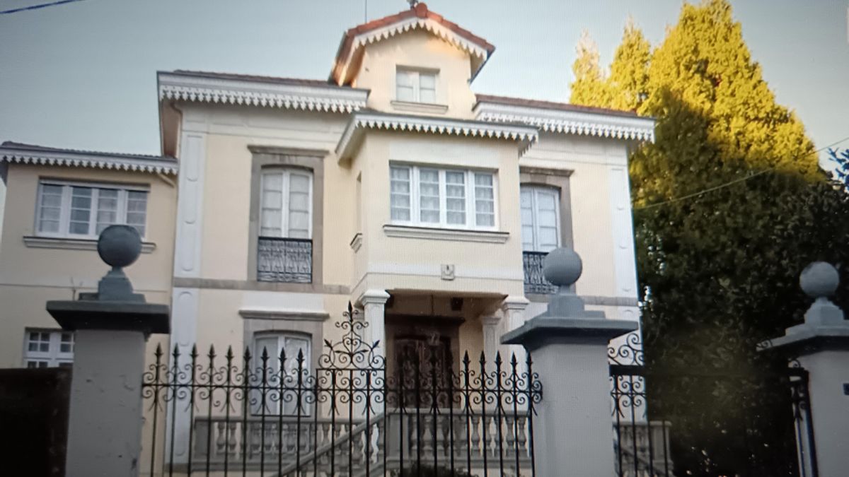 Una empleada de hogar se enfrenta a los okupas de un Palacete en Asturias