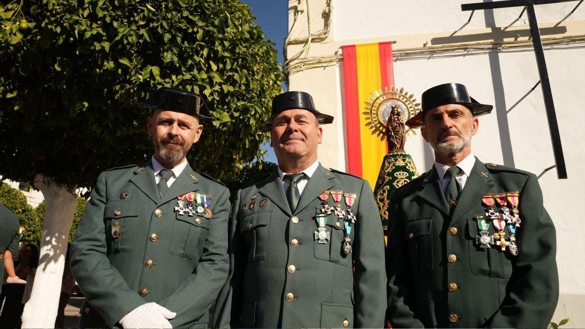 Guardias civiles condecorados tras su trabajo en un rescate en Montilla.