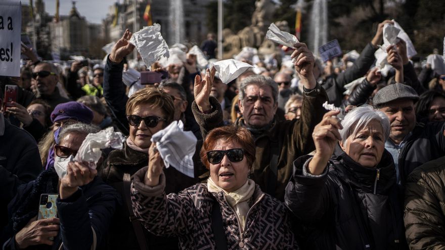Pañolada de un grupo de manifestantes en la marcha de Madrid.