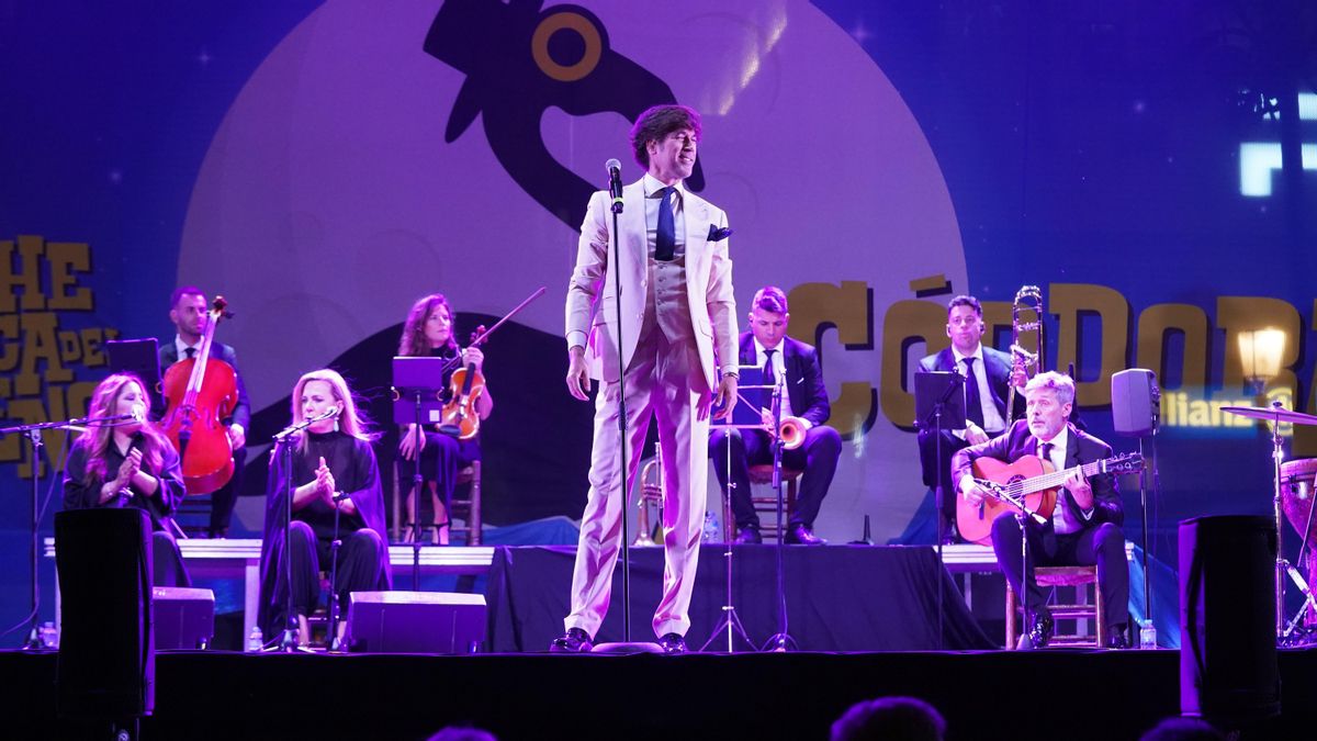 Manuel Lombo abrió la 17ª edición de La Noche Blanca en una abarrotada plaza de Las Tendillas