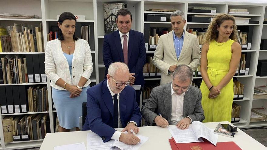 El Estado adquiere las 130.000 piezas de la colección de José María Lafuente: "Es 'el Guernica' de los fondos documentales"