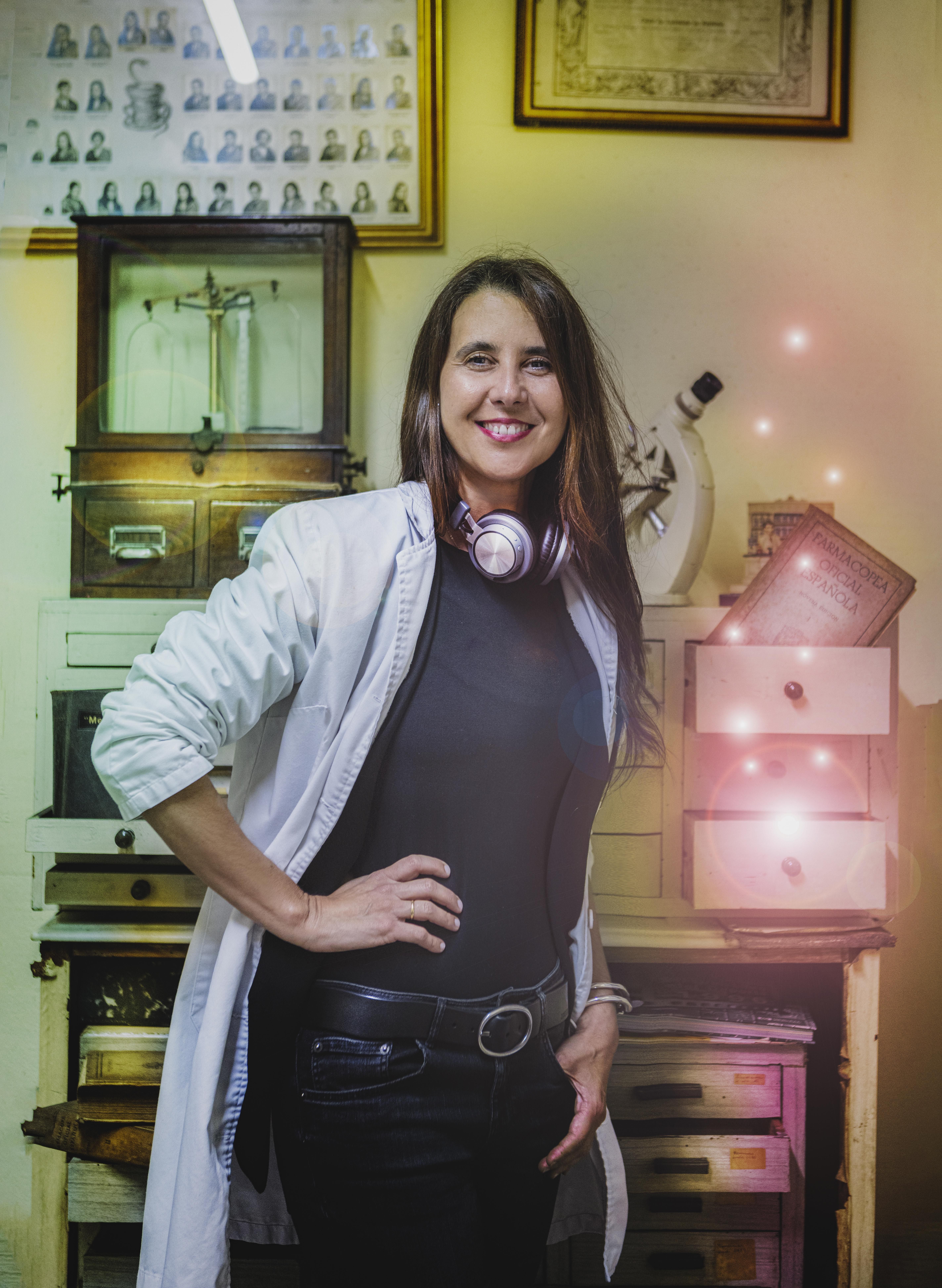 Azul Tejerina en la Farmacia Villasante.jpg