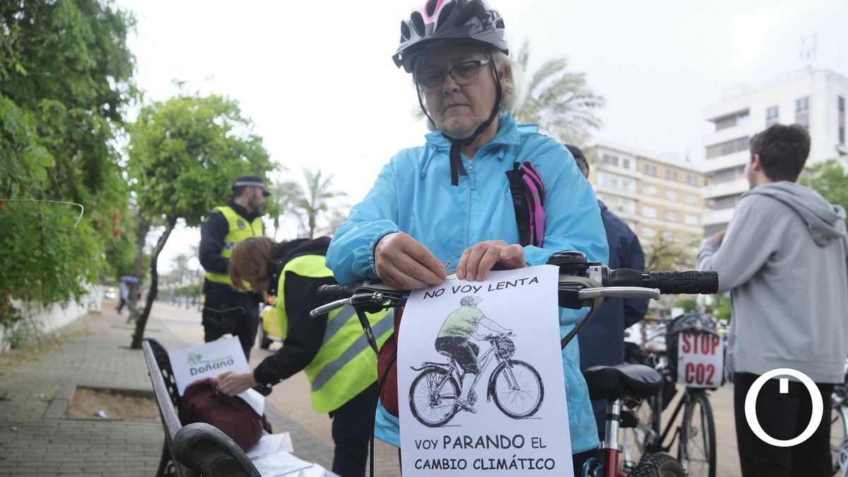 Pedaleando contra el cambio climático sobre un asfalto no suficientemente mojado