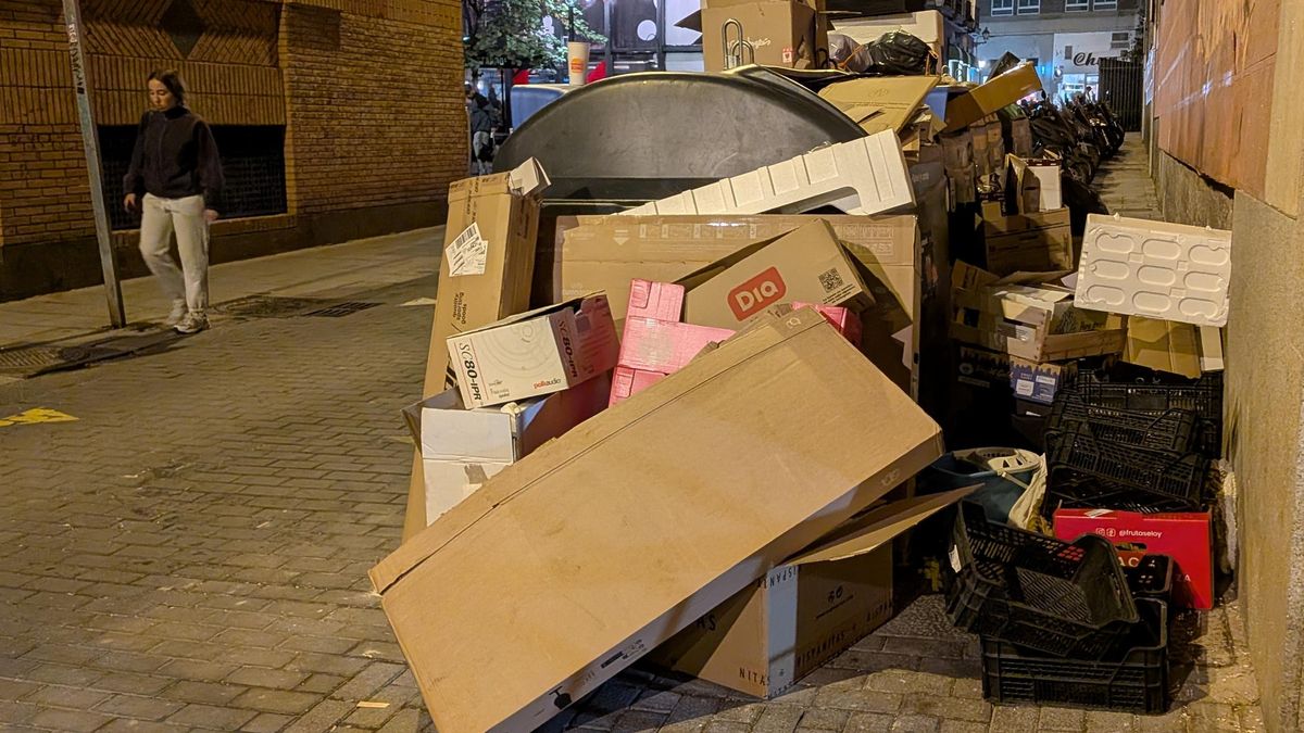 Los avisos por suciedad en Madrid se disparan un 46% en un año y marcan récords en plena polémica por la tasa de basuras
