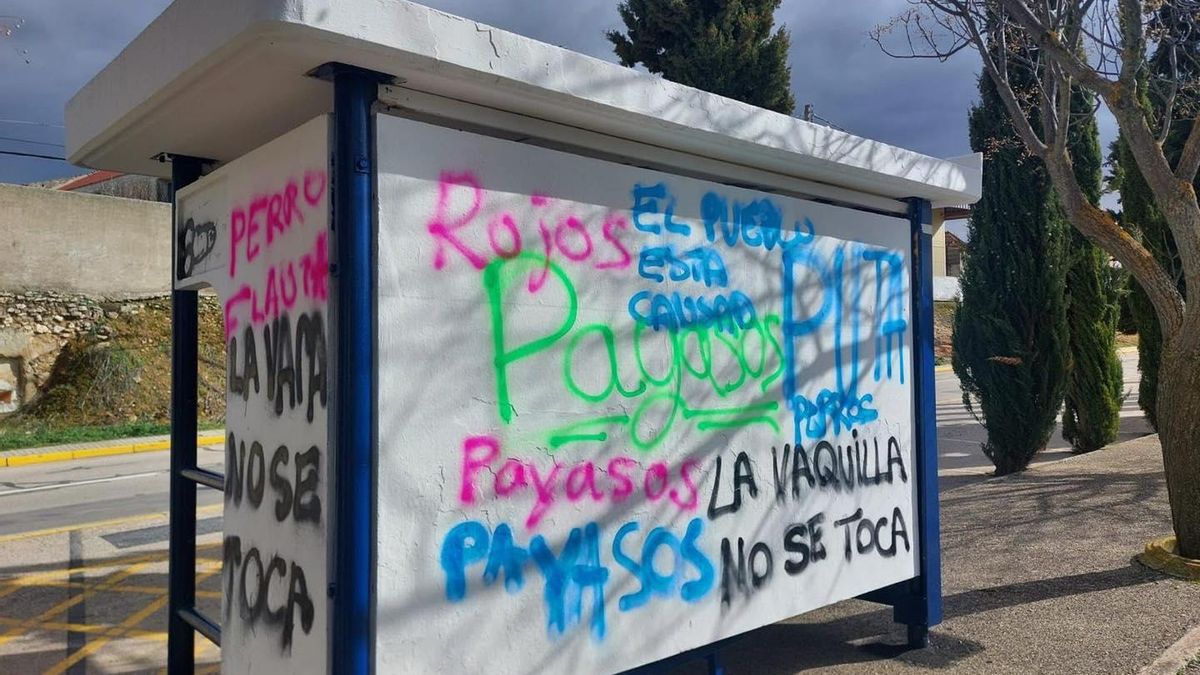Pintadas y vandalismo en Noblejas: el ayuntamiento acusa a los 'quintos' y denunciará los hechos