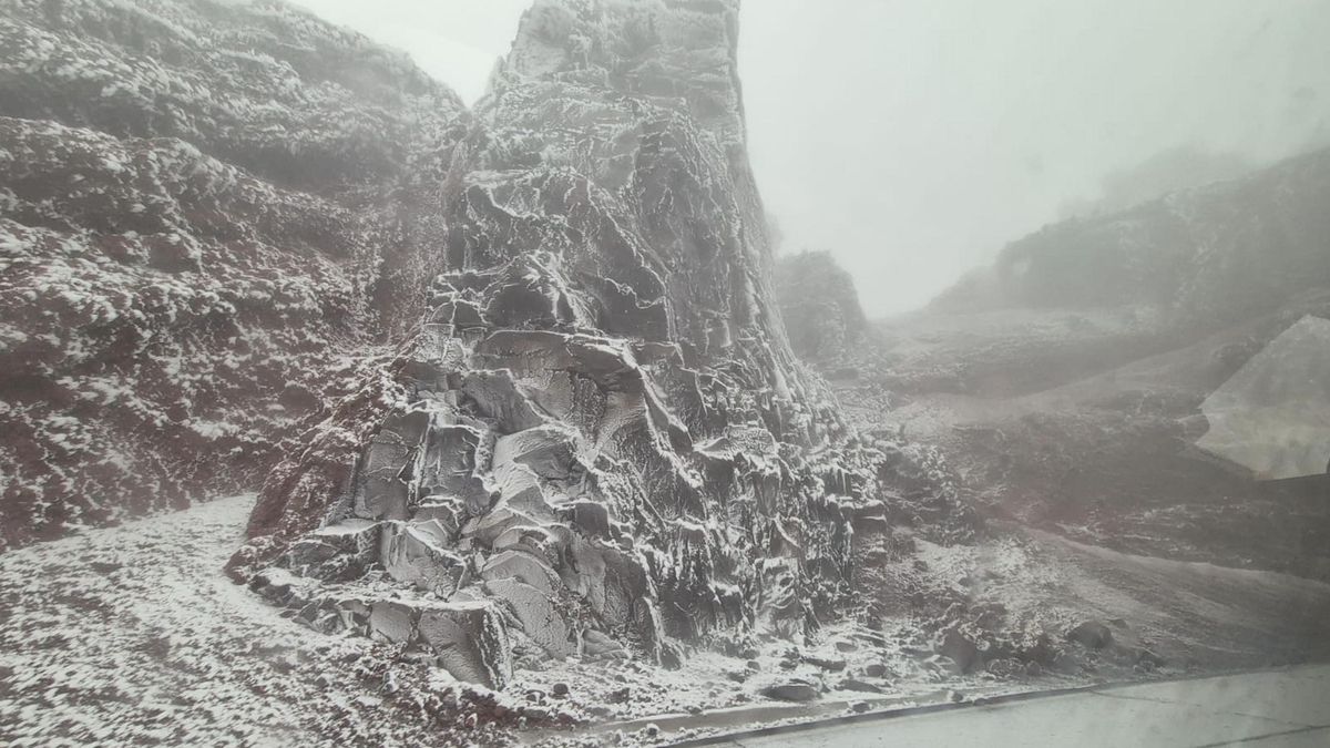 El frío gélido dibuja un paisaje invernal en las cumbres de La Palma