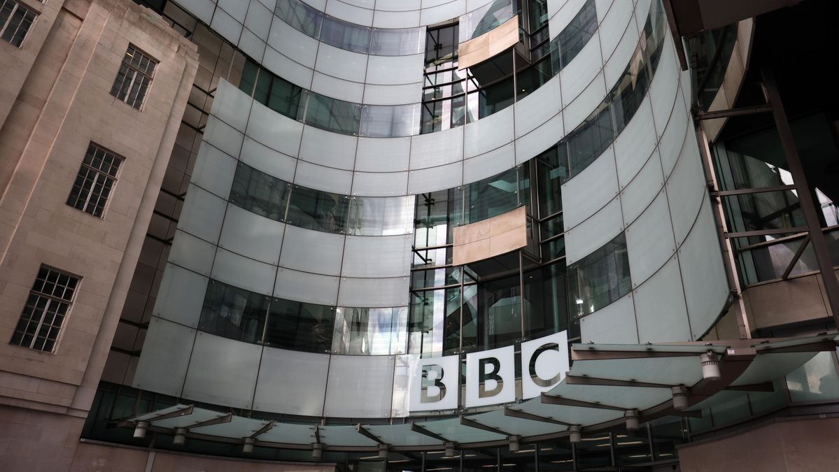 Trump demanda a la BBC y le pide 10.000 millones de dólares por difamación por editar su discurso del 6 de enero