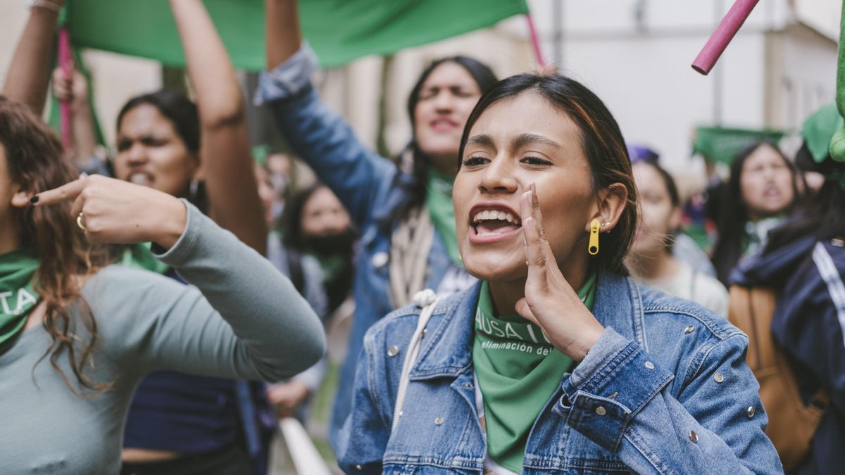Mujeres colombianas celebran el fallo de la Corte Constitucional que en 2006 puso fin a la prohibición total del aborto en el país.