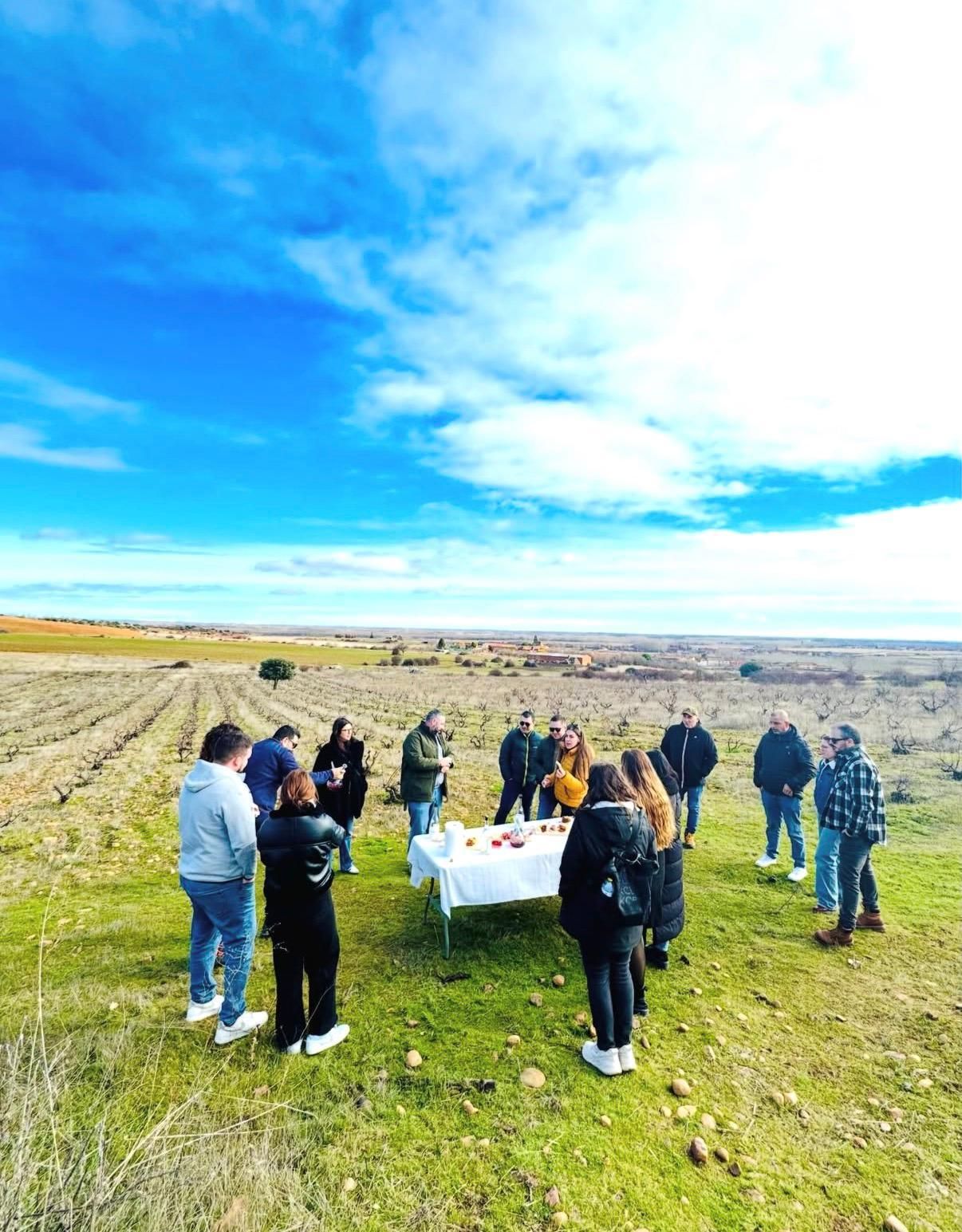 Jornada con sumilleres y responsables de restaurantes para dar a conocer La Furgoneta.