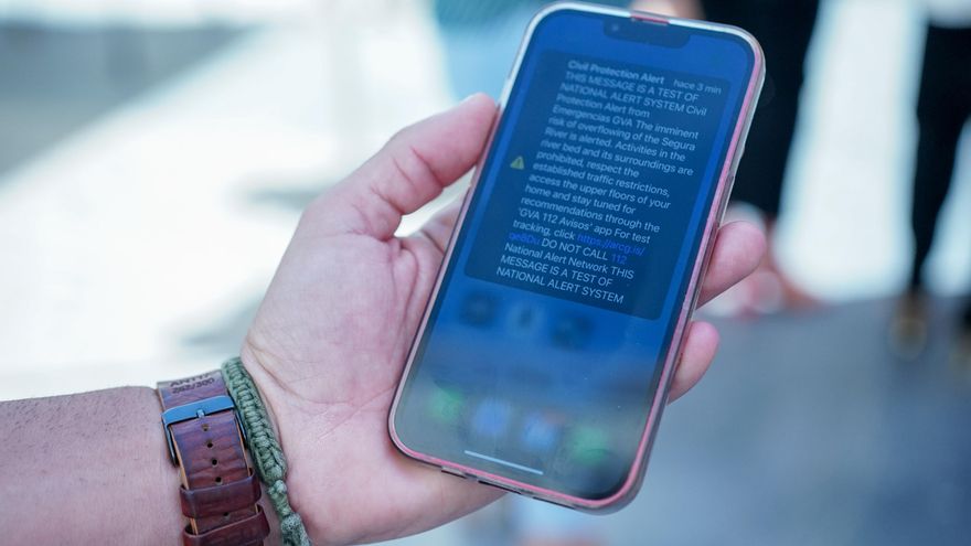 Generalitat y Gobierno ensayan en la Vega Baja el sistema 1.1.2 de mensajes masivos por una emergencia de inundaciones