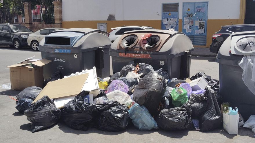 Las quejas e imágenes de la basura sin recoger se multiplican por la ciudad